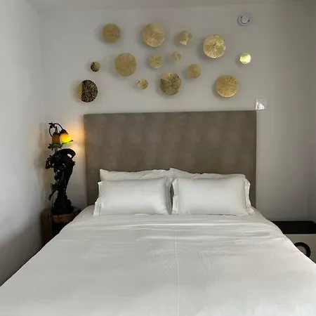 Marilyn Studio Apartment In Koreatown